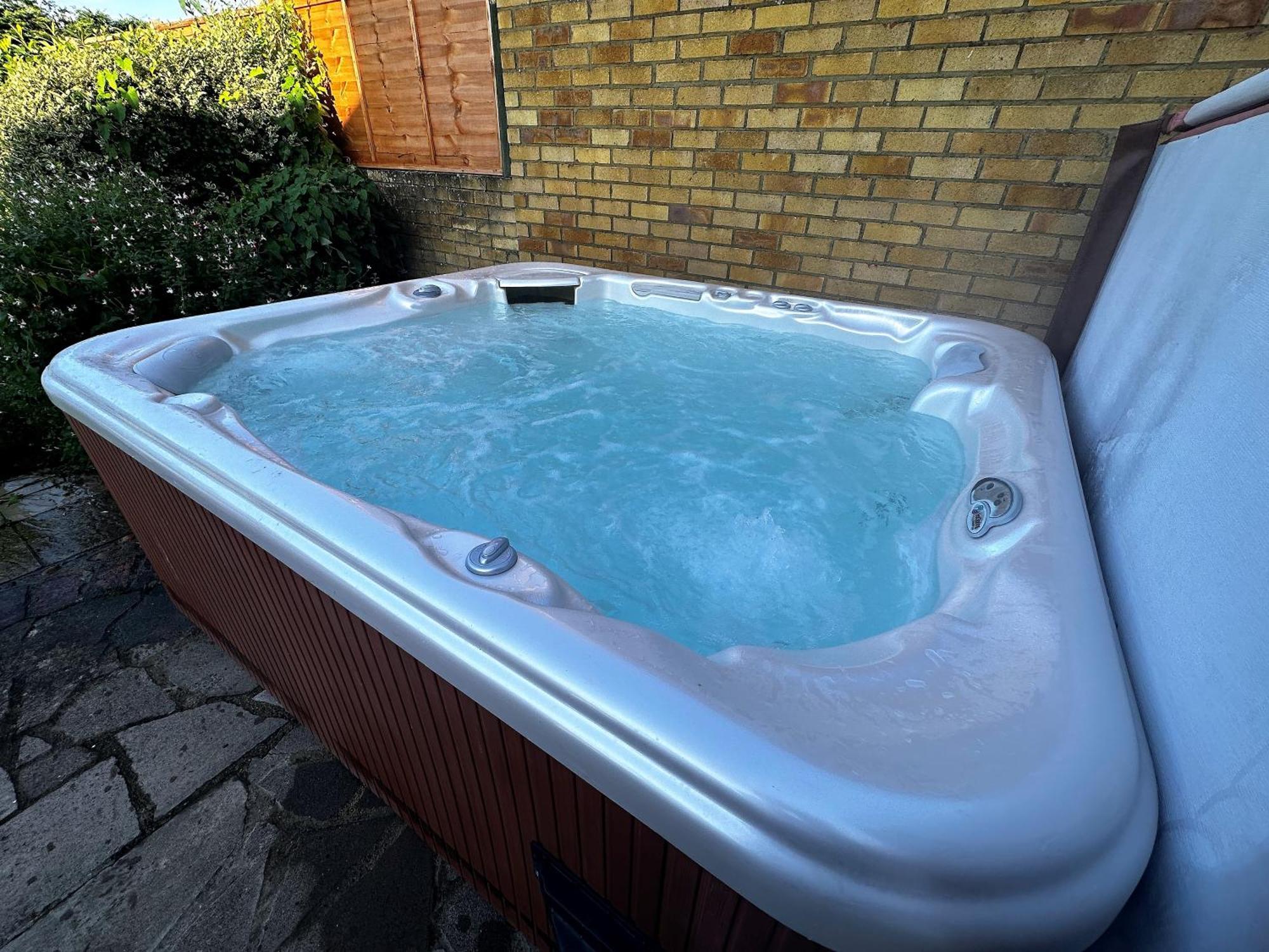 Kennedy Villa - 5 Bedroom House With Hot Tub, Wifi, Free Parkings, Close To Bicester Village Exteriér fotografie