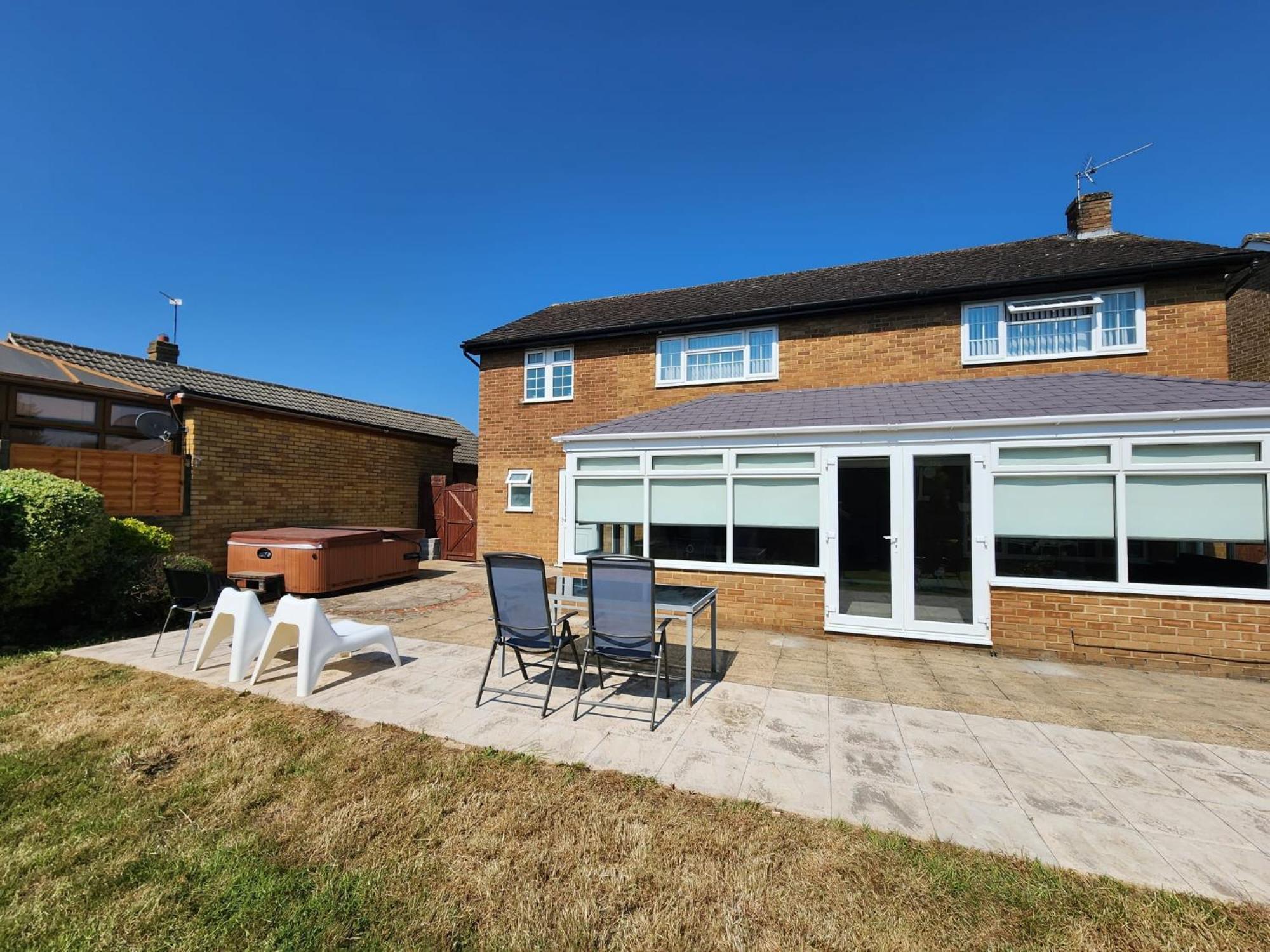 Kennedy Villa - 5 Bedroom House With Hot Tub, Wifi, Free Parkings, Close To Bicester Village Exteriér fotografie