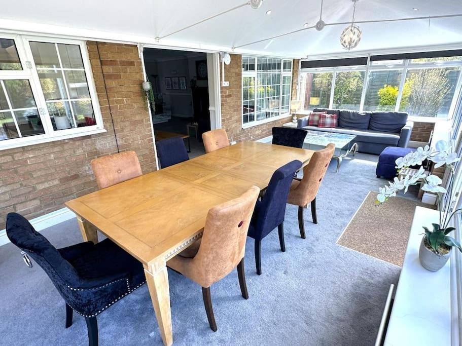 Kennedy Villa - 5 Bedroom House With Hot Tub, Wifi, Free Parkings, Close To Bicester Village Exteriér fotografie