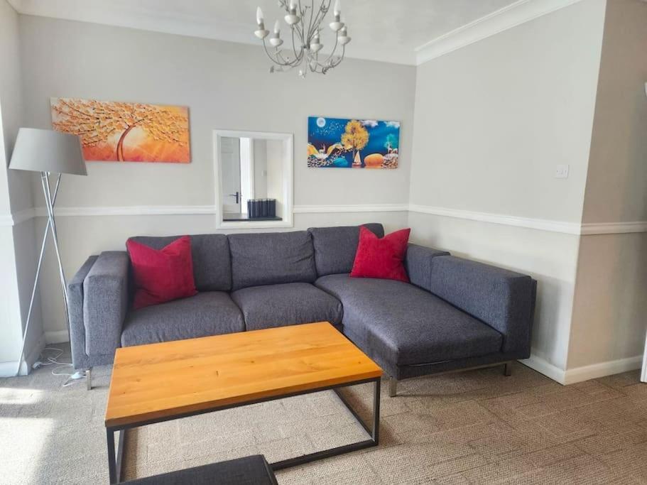 Kennedy Villa - 5 Bedroom House With Hot Tub, Wifi, Free Parkings, Close To Bicester Village Exteriér fotografie